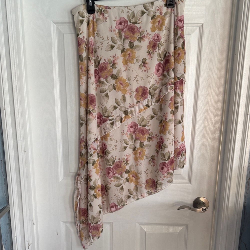 Chic Floral Asymmetrical Skirt